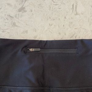 Lululemon. Size 8. Full length. Waist pocket.